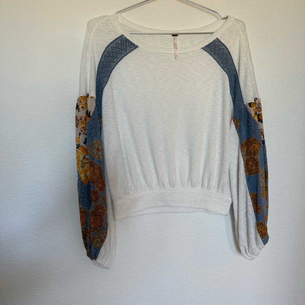 Free People Casual Clash White and Blue Patchwork Sleeve Sweater Top Size XS - Picture 3 of 7